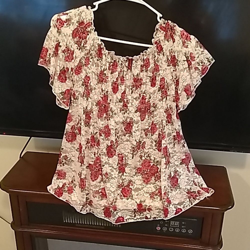 Shoet sleeved top